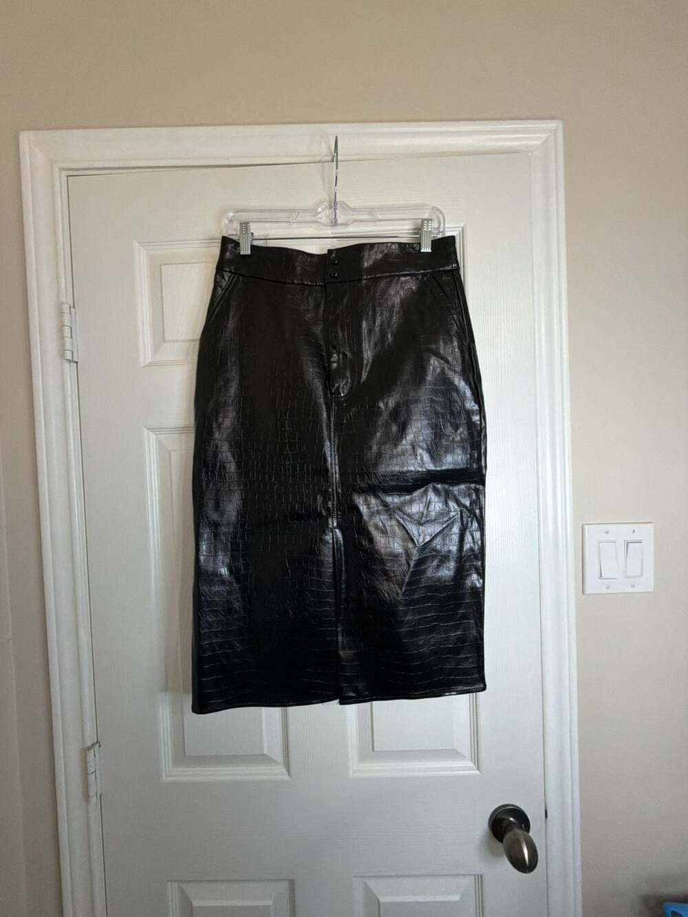 Jaclyn Smith Faux Crocodile Midi Skirt Size 8 Black